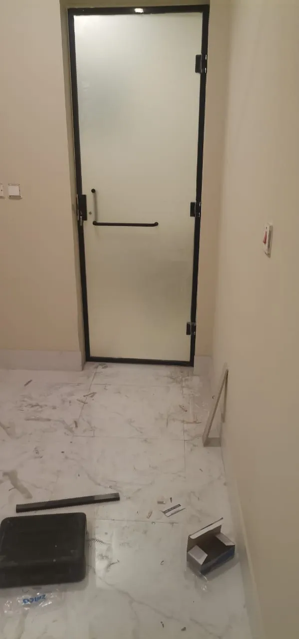 شورات وأبواب زجاج
